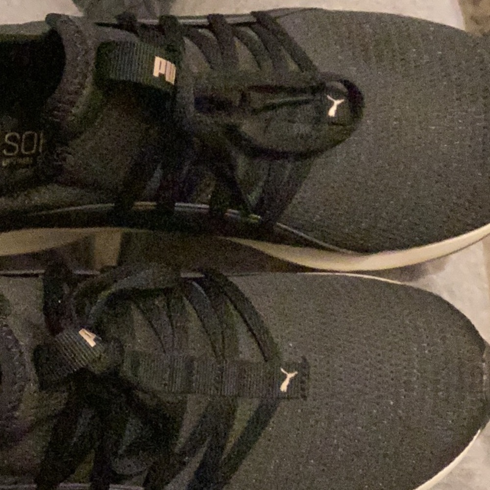 Puma women’s black sneakers size 7.